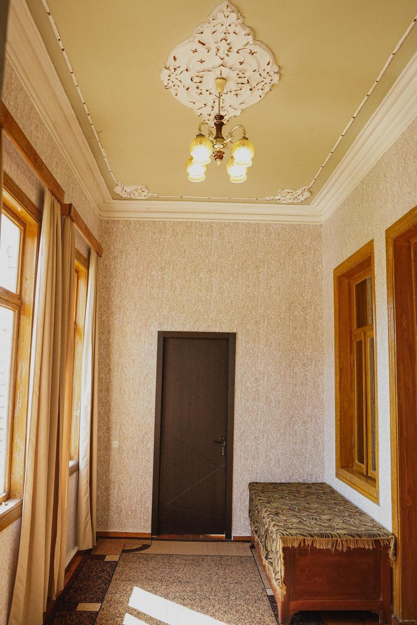 Old District Hostel Кутаиси Екстериор снимка